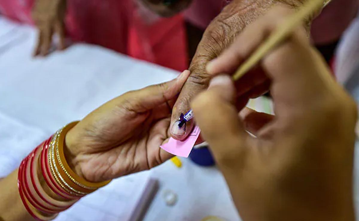 Chhattisgarh Election: पहले चरण में 294 उम्मीदवार आजमाएंगे किस्मत, राजनांदगांव से रमन सिंह ने भरा पर्चा