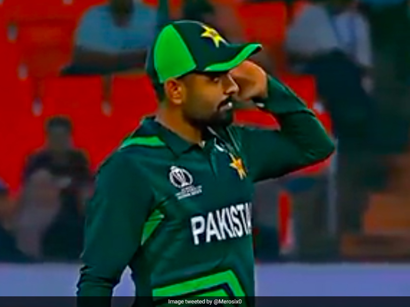 Video: फैन्स ने लगाए बाबर-बाबर के नारे, देखकर पाकिस्तानी कप्तान का दिल हुआ गदगद, ऐसे किया रिएक्ट