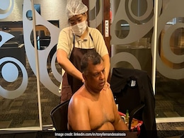 मैनेजमेंट मीटिंग के दौरान शर्टलेस होकर मसाज करवाते दिखे एयरएशिया के CEO, बताई ये वजह, अब हो रहे ट्रोल मैनेजमेंट मीटिंग के दौरान शर्टलेस होकर मसाज करवाते दिखे एयरएशिया के CEO, बताई ये वजह, अब हो रहे ट्रोल