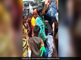 बिना चाकू कैंची काट दी जेब, भीड़ का फायदा उठाकर जेबकतरे ने दिखा दी हाथ की सफाई बिना चाकू कैंची काट दी जेब, भीड़ का फायदा उठाकर जेबकतरे ने दिखा दी हाथ की सफाई