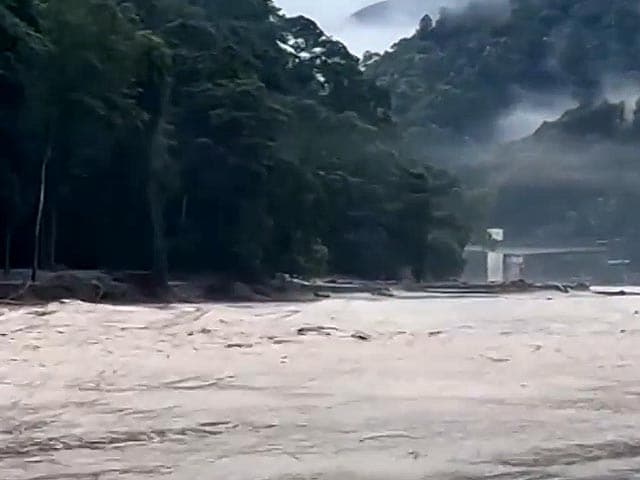 सिक्किम में तीस्ता हुईं उग्र, नदी किनारे रहने वालों को भारी नुकसान