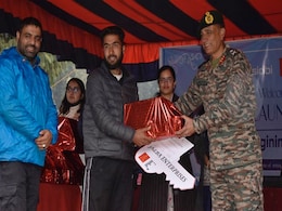 जम्मू-कश्मीर के कुपवाड़ा में 50 परिवार भारतीय सेना की मदद से सशक्त हुए जम्मू-कश्मीर के कुपवाड़ा में 50 परिवार भारतीय सेना की मदद से सशक्त हुए