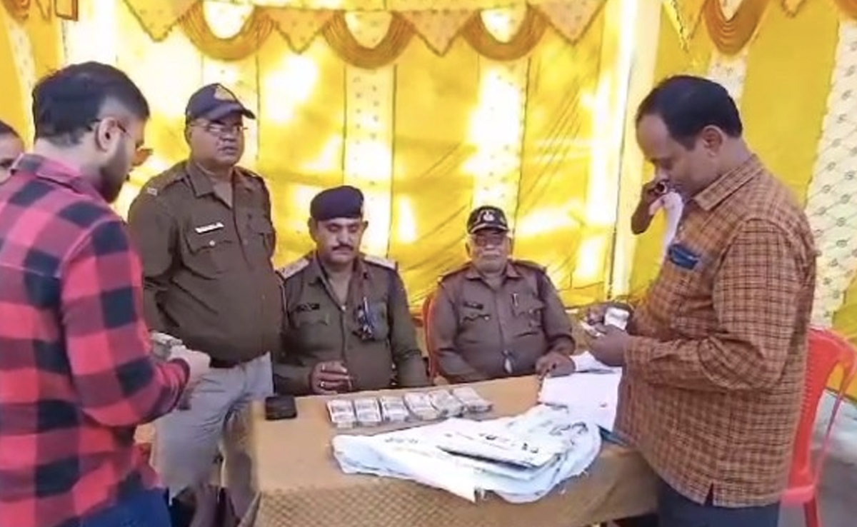 MP Election 2023: मध्य प्रदेश पुलिस ने वाहन से जब्त किए चार लाख रुपए , कैश के साथ ऐसे पकड़ में आया युवक