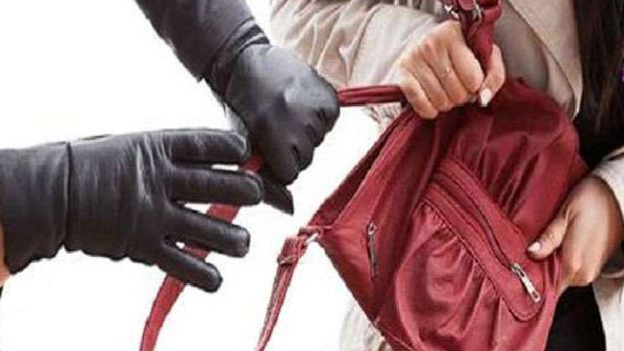 बलरामपुर में महिला से दिनदहाड़े हुई लूट, हाथ से बैग छीनकर फरार हुए लुटेरे