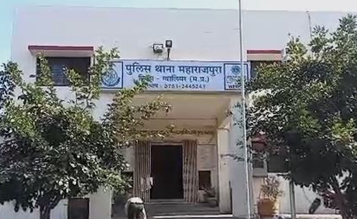 Gwalior: सामुदायिक भवन के निर्माण को लेकर दो पक्षों में चली गोलियां, दंपति और उनकी बेटी घायल