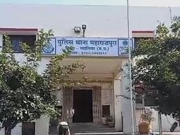 MP News: अग्निवीर भर्ती की तैयारी कर रहे युवक ने ग्वालियर में लगाई फांसी, पुलिस मामले की जांच में जुटी MP News: अग्निवीर भर्ती की तैयारी कर रहे युवक ने ग्वालियर में लगाई फांसी, पुलिस मामले की जांच में जुटी