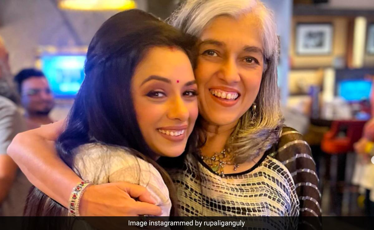 <i>Sarabhai Vs Sarabhai</i> Co-Stars Ratna Pathak Shah And Rupali Ganguly's Reunion Is Winning The Internet