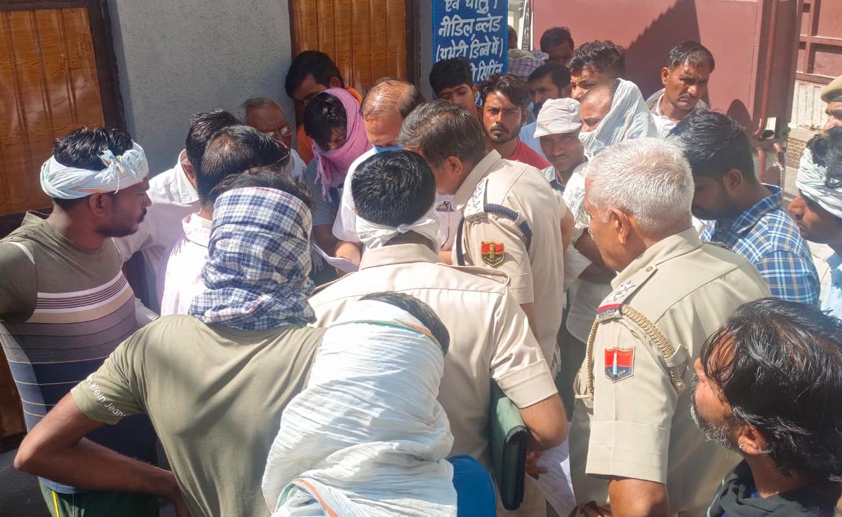 झोपड़ी में फंदे से लटका मिला विवाहिता का शव, पति सहित 3 लोगों पर हत्या का मामला दर्ज