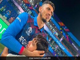 अफगानी खिलाड़ी से लिपटकर रोने लगा भारतीय नन्हा फैन, मगर इसकी सच्चाई कुछ और निकली अफगानी खिलाड़ी से लिपटकर रोने लगा भारतीय नन्हा फैन, मगर इसकी सच्चाई कुछ और निकली