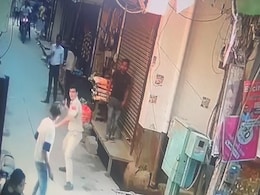 Video: Man Arrested After Stealing Mobile Phone, Attacking Delhi Cop With Blade Video: Man Arrested After Stealing Mobile Phone, Attacking Delhi Cop With Blade