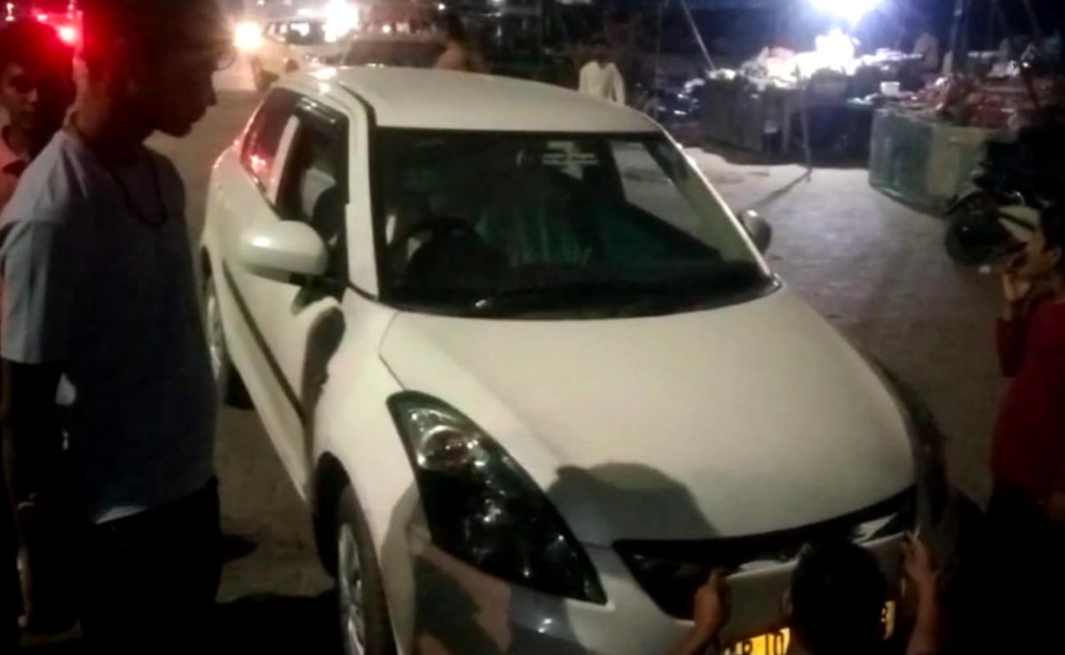 सरकारी अधिकारी बन युवक करता था अवैध वसूली, ई-रिक्शा चालकों ने पकड़ कर पुलिस को सौंपा