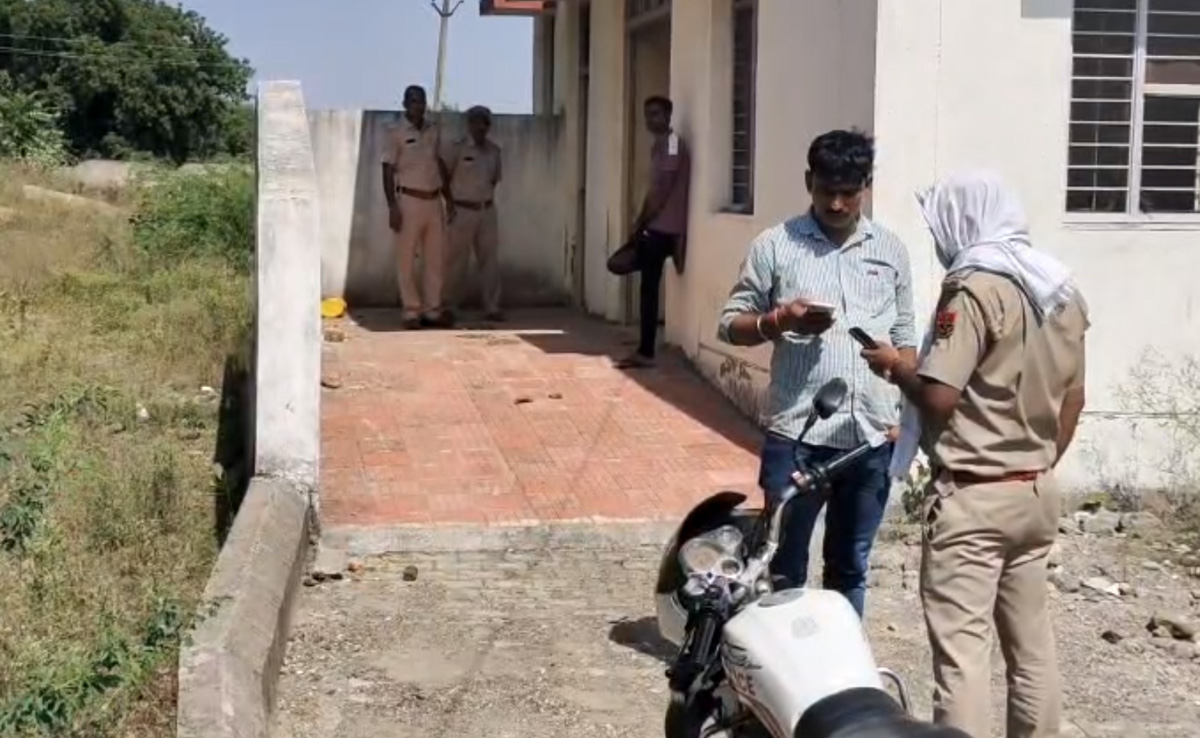 एक महीने से लापता थी पत्नी, फसल काटते समय खेत में मिला नर कंकाल, मची सनसनी