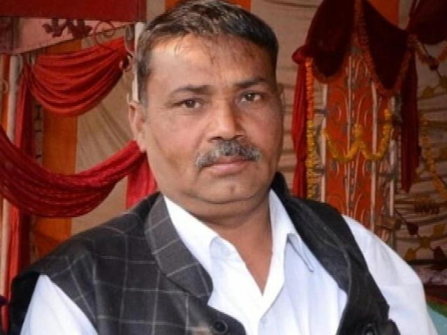 यूपी : मेरठ में राजमिस्त्री की बेरहमी से हत्या, आरोपी ने पेड़ पर टांगा शव