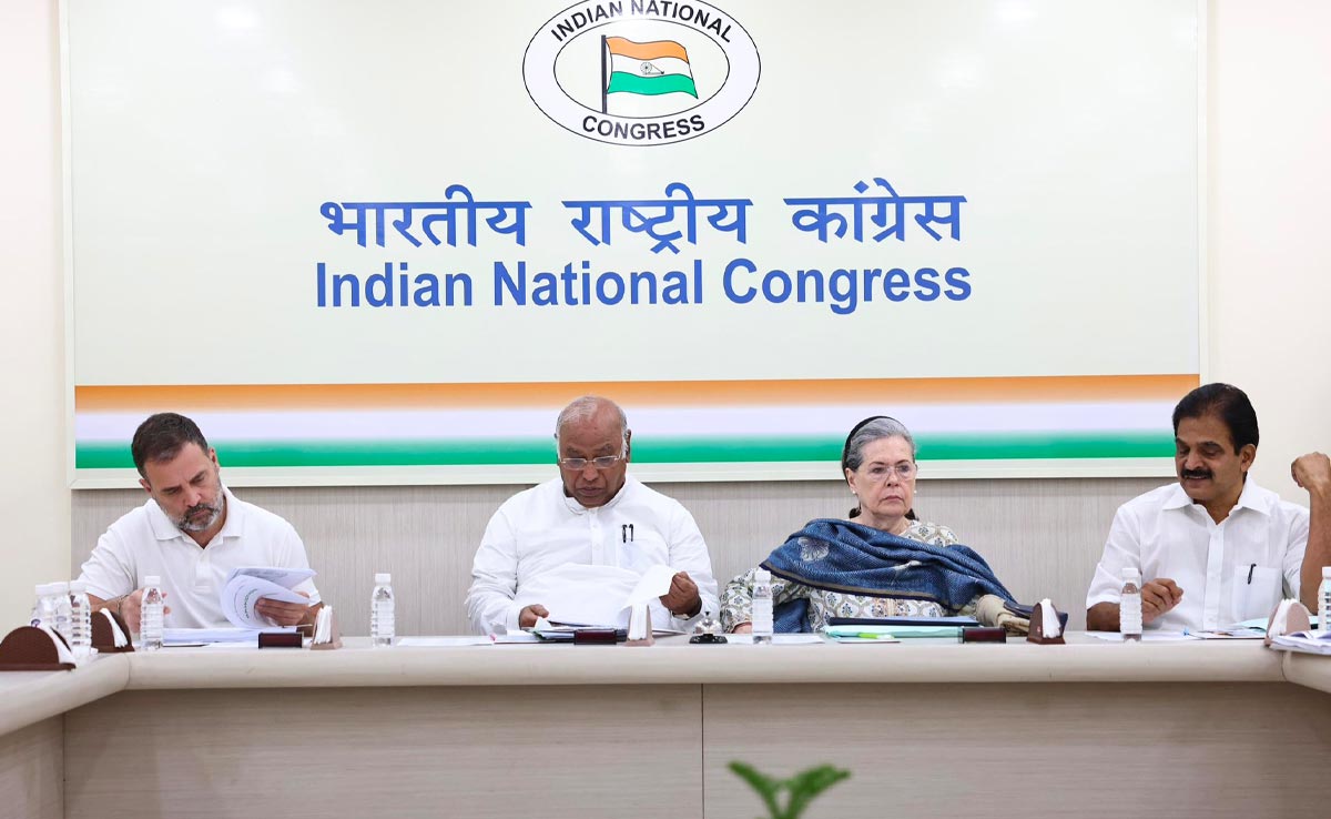 कांग्रेस प्रत्याशियों की लिस्ट में इन तीन नामों को देखकर भड़कीं सोनिया गांधी, तीनों गहलोत के करीबी