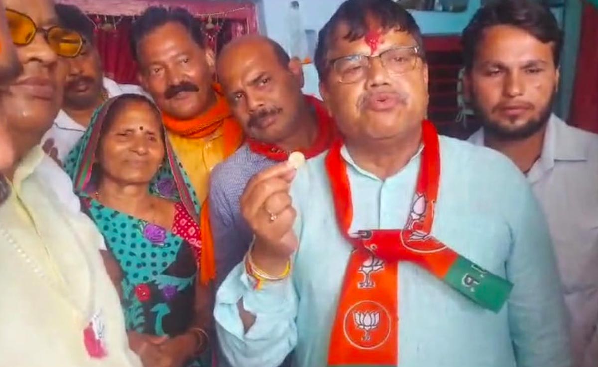 MP Election 2023: उर्जा मंत्री तोमर का अनोखा चुनाव प्रचार, घर-घर जाकर मांग रहे हैं एक रुपया और खाना !