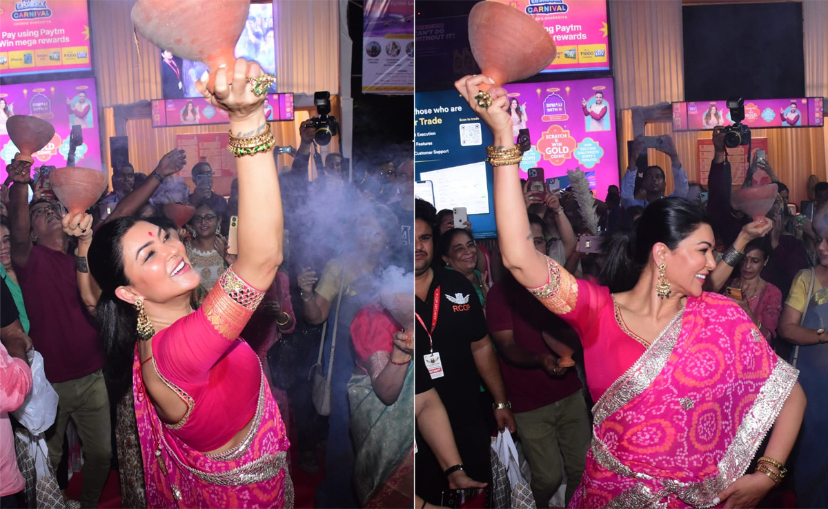 Durga Puja 2023: Sushmita Sen And Daughter Renee's <i>Dhunuchi</i> Dance. What's Not To Love?