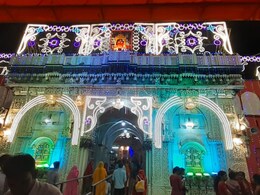 नवरात्रि विशेषः चूहों वाले मंदिर में दूर-दूर से आते हैं भक्त, करणी माता पूरी करती हैं मन्नत