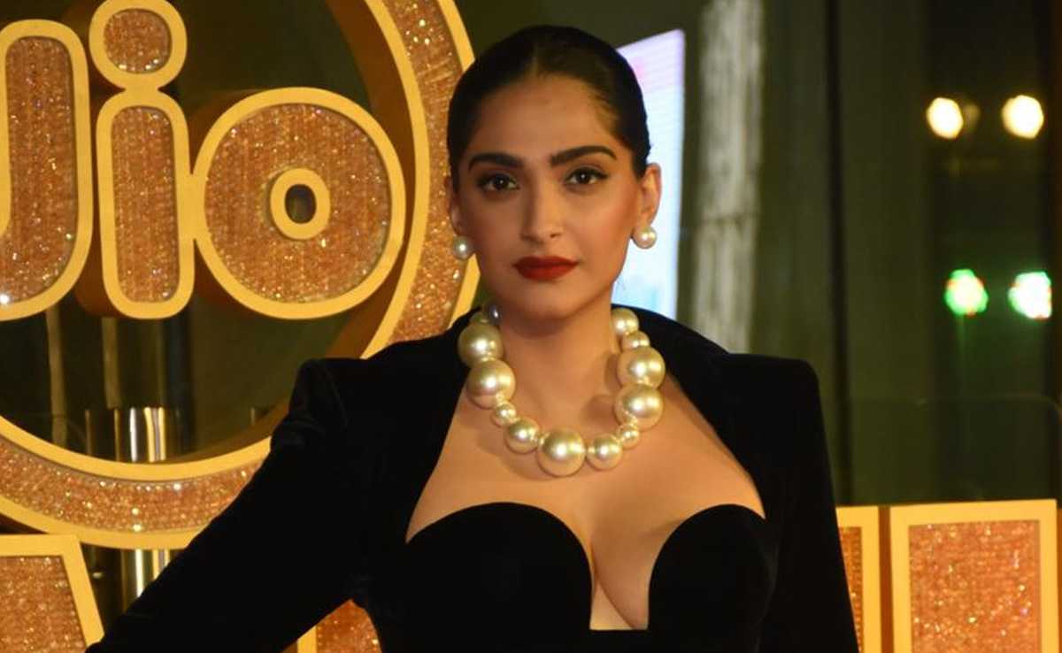 MAMI Film Festival 2023: Sonam Kapoor Grabs Eyeballs With Her Black Outfit