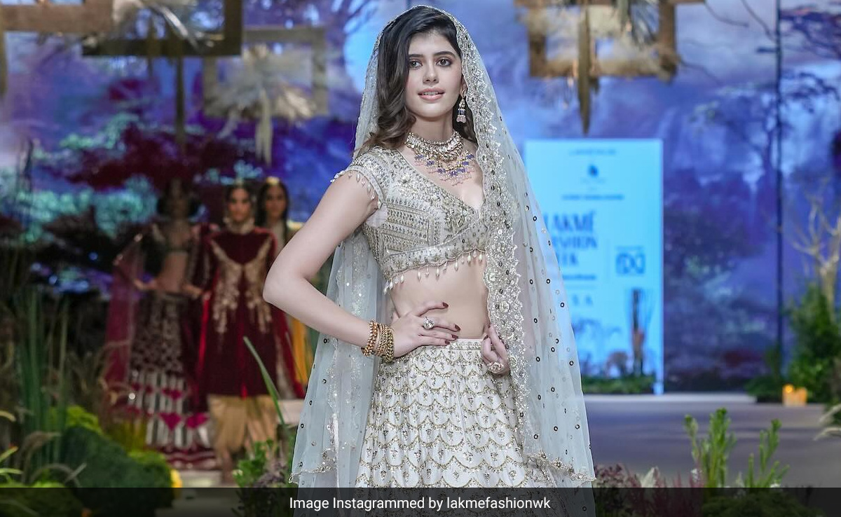 Sanjana Sanghi's Bridal Ivory <i>Lehenga</i> At Lakme Fashion Week Is Straight Out Of A Fairytale