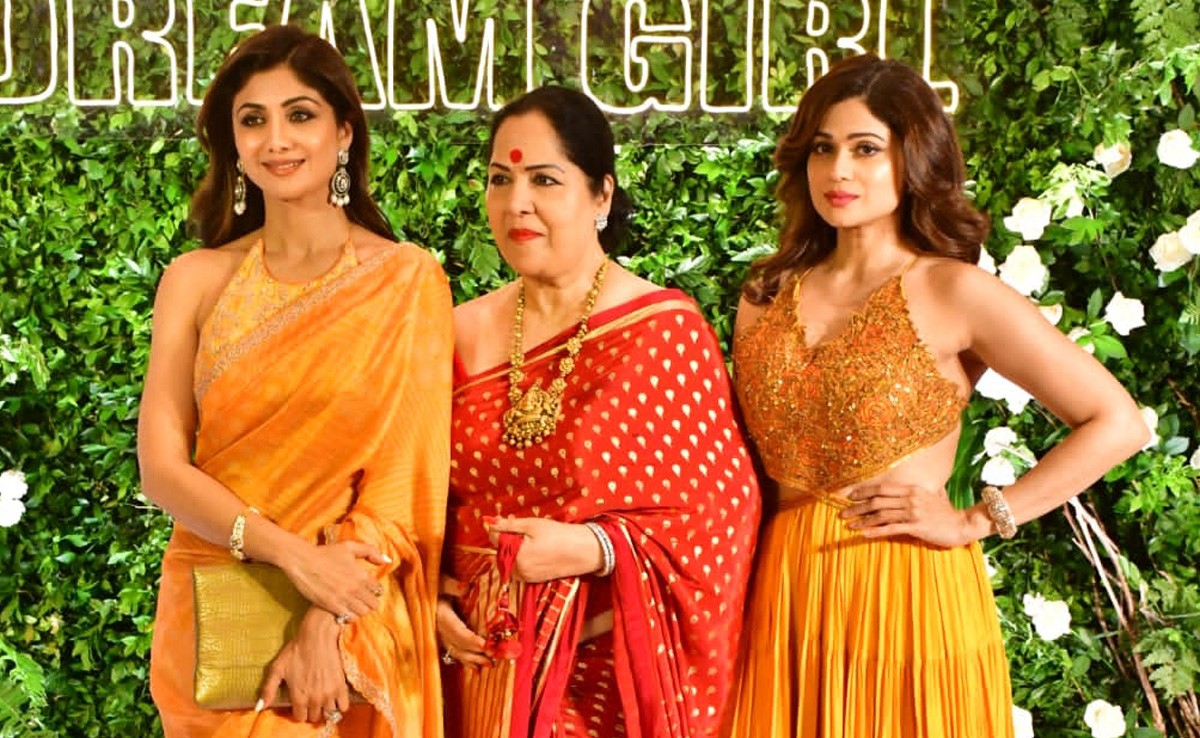 Elegant Ethnic Style Runs In The Family For Shilpa Shetty, Shamita Shetty And Their Mother
