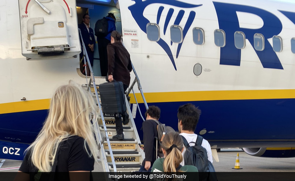 Ryanair Airline's Witty Response To Passenger's Complaint Wins Internet