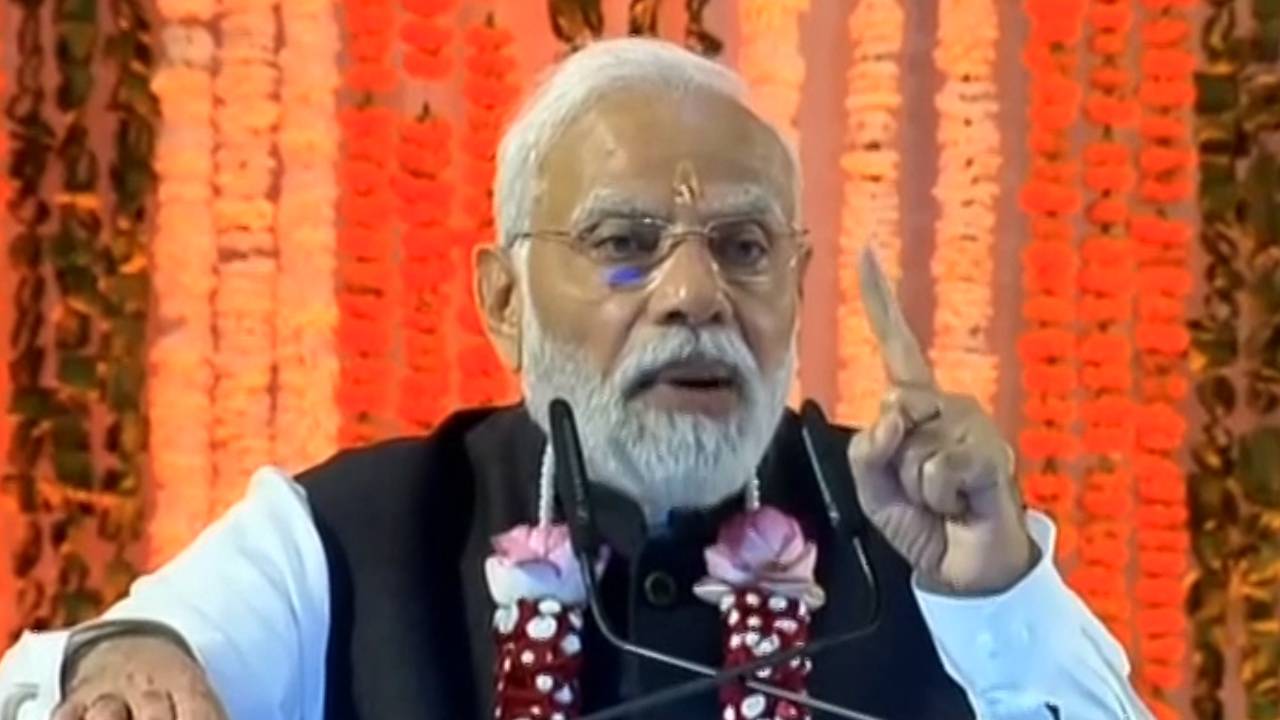 Madhya Pradesh : चित्रकूट में पीएम मोदी ने कहा 'संस्कृत हमारी पहचान की भाषा है'