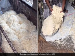 चाउमीन खाने के शौकीन जरूर देखें ये Video, फैक्ट्री में ऐसे बनते हैं नूडल्स, देखने के बाद भी क्या इसे खांएगे आप? चाउमीन खाने के शौकीन जरूर देखें ये Video, फैक्ट्री में ऐसे बनते हैं नूडल्स, देखने के बाद भी क्या इसे खांएगे आप?