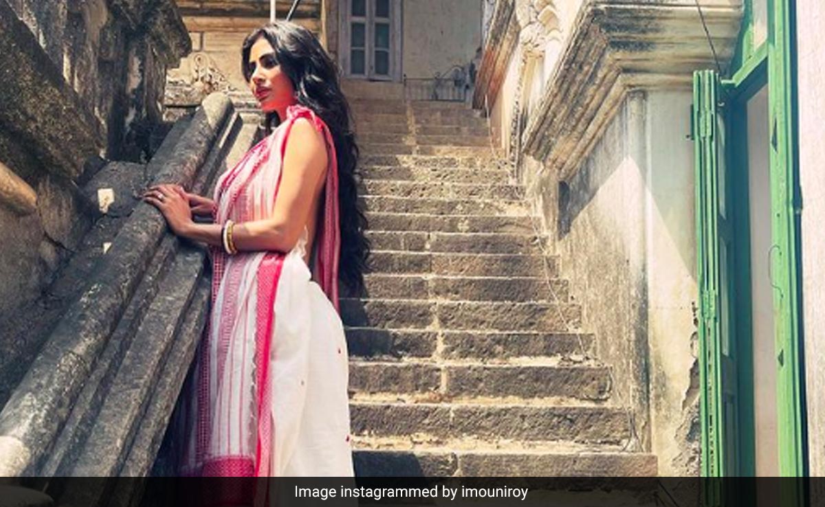 Mouni Roy Welcomes Durga Puja Vibes Like This