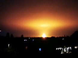 VIDEO: रहस्यमयी विस्फोट से गूंज उठा शहर, आकाश में फैली नारंगी रोशनी, सूरज से दिखा आग का गोला VIDEO: रहस्यमयी विस्फोट से गूंज उठा शहर, आकाश में फैली नारंगी रोशनी, सूरज से दिखा आग का गोला