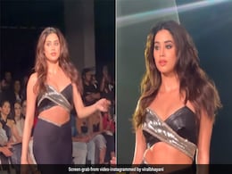 जान्हवी कपूर की रैंप वॉक देख फैंस ने पीट लिया सर, बोले- ऐसा लगा रहा है कि... जान्हवी कपूर की रैंप वॉक देख फैंस ने पीट लिया सर, बोले- ऐसा लगा रहा है कि...