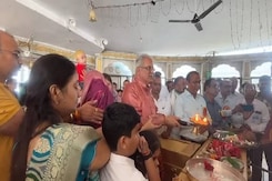 छत्तीसगढ़ : मां बमलेश्वरी देवी मंदिर में सीएम भूपेश बघेल ने की पूजा-अर्चना छत्तीसगढ़ : मां बमलेश्वरी देवी मंदिर में सीएम भूपेश बघेल ने की पूजा-अर्चना