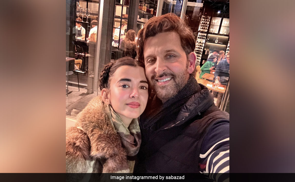 Hrithik Roshan Reviews Girlfriend Saba Azad's Series <i>Who's Your Gynac</i> - "How Amazing Are You"