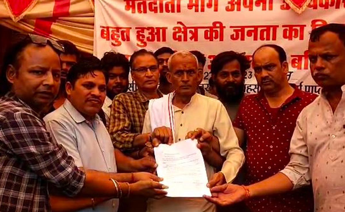 वोट मांगकर शर्मिंदा न करें... पूरी नहीं हुईं मागें तो घुनवारा गांव के लोगों ने लगाए अनोखे पोस्टर