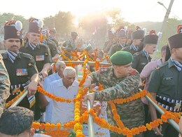 Alwar: शहीद भवानी सिंह को श्रद्धांजलि देने उमड़ी भारी भीड़, नम आंखों से दी गई अंतिम विदाई