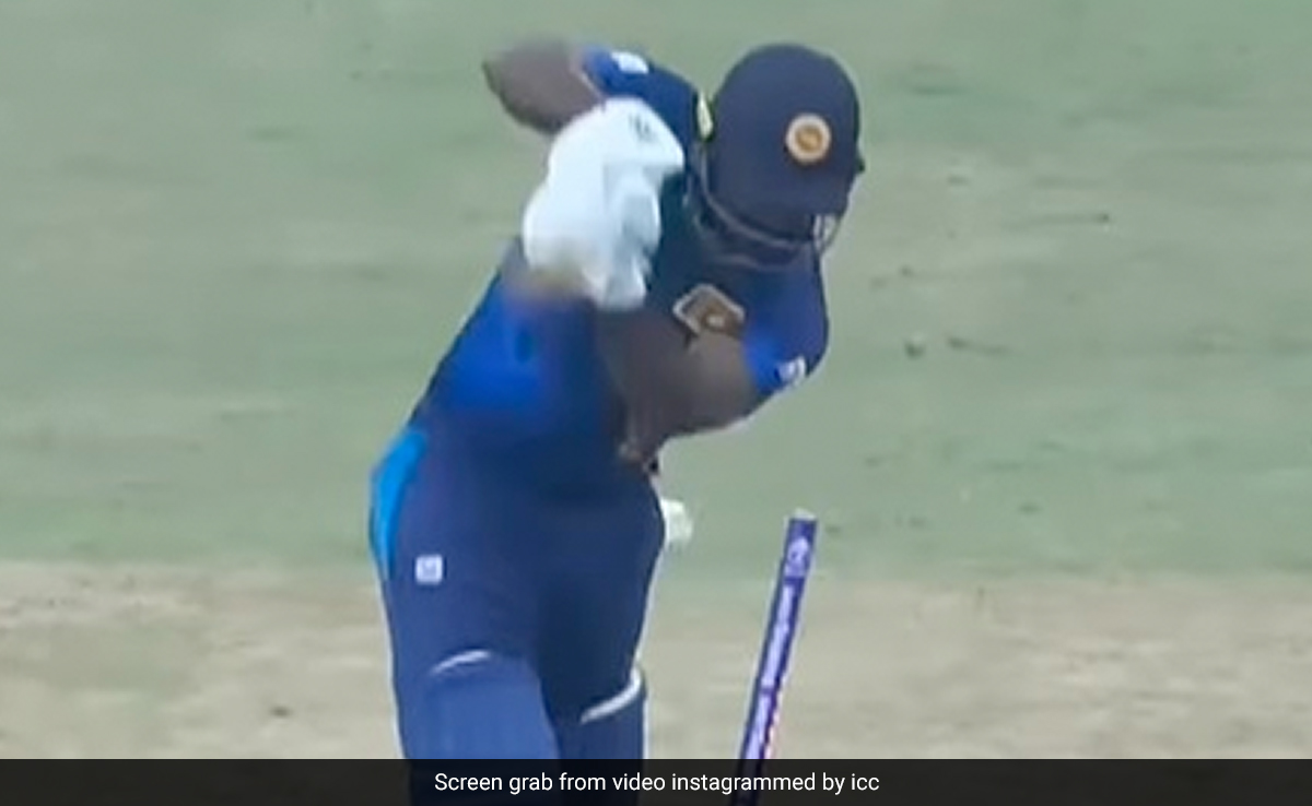 पैट कमिंस की 'जादुई गेंद' पर कुसल परेरा पोज मारते रह गए, स्टंप ले उड़ी गेंद, Video