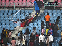 Video: "कभी ऐसा नहीं देखा.." नीचे बैठे थे दर्शक, ऊपर से गिरने लगी होर्डिंग, AUS vs SL मैच में टला बड़ा हादसा Video: "कभी ऐसा नहीं देखा.." नीचे बैठे थे दर्शक, ऊपर से गिरने लगी होर्डिंग, AUS vs SL मैच में टला बड़ा हादसा