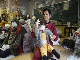 दुनिया का सबसे 'भुतहा' गांव, जहां इंसान बन जाते हैं गुड़ियां! रोंगटे खड़े कर देगी वजह दुनिया का सबसे 'भुतहा' गांव, जहां इंसान बन जाते हैं गुड़ियां! रोंगटे खड़े कर देगी वजह