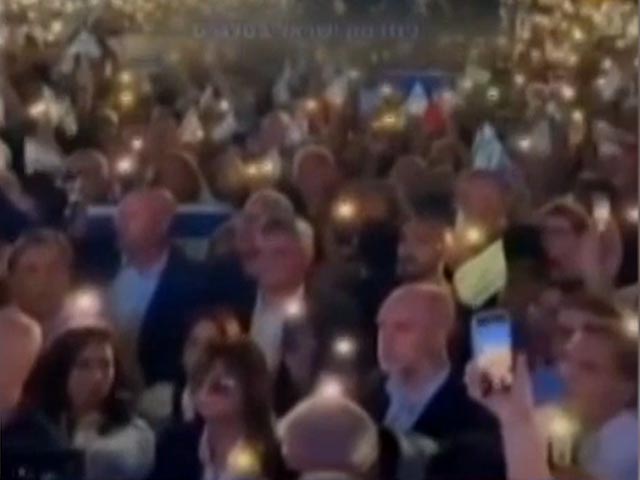 इजरायल के समर्थन में हो रहे प्रदर्शन, लोगों ने गया राष्ट्रगान