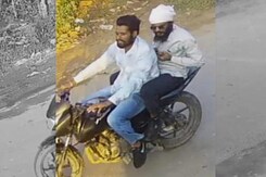 खालिस्तानी आतंकी अर्श डल्ला के दो करीबी कैसे हुए गिरफ्तार? खालिस्तानी आतंकी अर्श डल्ला के दो करीबी कैसे हुए गिरफ्तार?