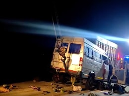 12 Killed After Speeding Mini-Bus Rams Truck On Maharashtra Expressway 12 Killed After Speeding Mini-Bus Rams Truck On Maharashtra Expressway