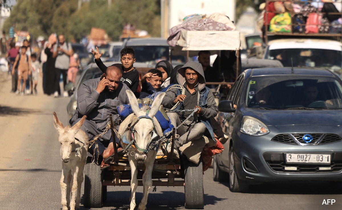 Israel Resumes Water Supply To South Gaza Amid Airstrikes In North