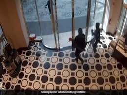 Video: US Robbers Steal Gucci Merchandise Worth $50,000 In Less Than A Minute Video: US Robbers Steal Gucci Merchandise Worth $50,000 In Less Than A Minute