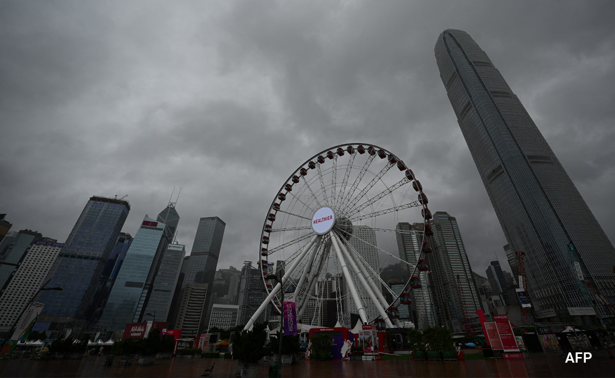 Trading Delayed, Schools Closed After Typhoon Koinu Hits Hong Kong
