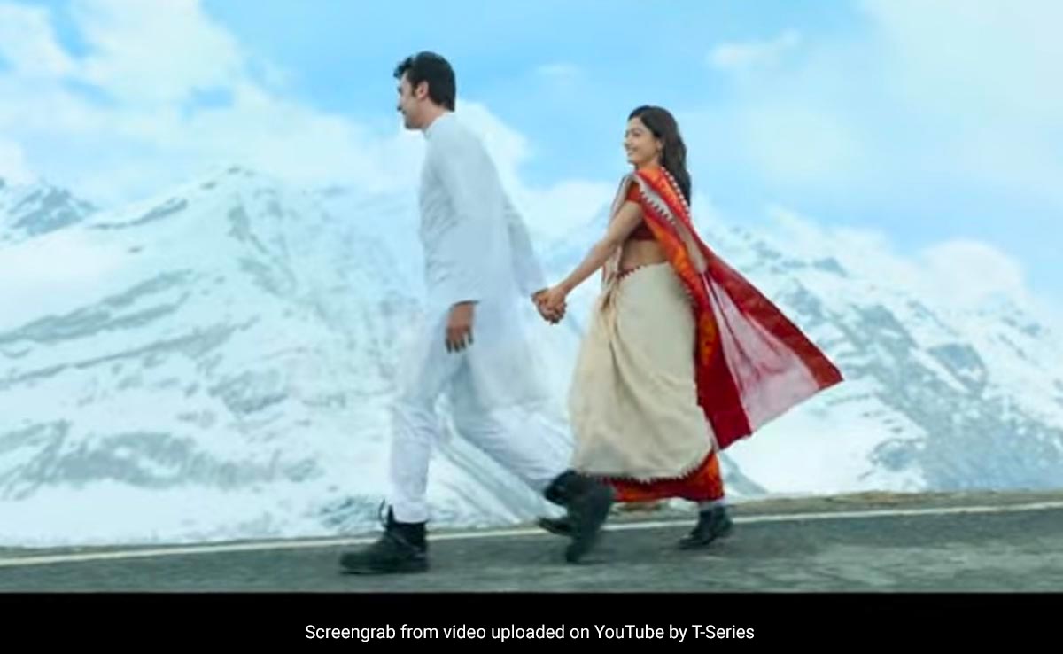 Ranbir Kapoor And Rashmika Mandanna's Ethnic Elegance Is A Style Treat In <i>Hua Main</i>