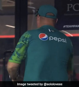 Watch: Arthur Can't Keep Cool, Walks Off Seeing Pakistan's Poor Fielding