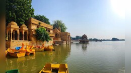 झमाझम बारिश ने निखारा गड़ीसर सरोवर का सौंदर्य, पर्यटक हो रहे आकर्षित
