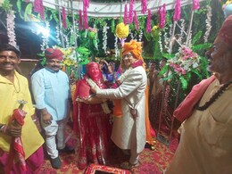 हिंदू रिति-रिवाज ने मोहा स्पेनिश जोड़े का मन, घूमने आए थे भारत, अग्नि की साझी मान लिए फेरे