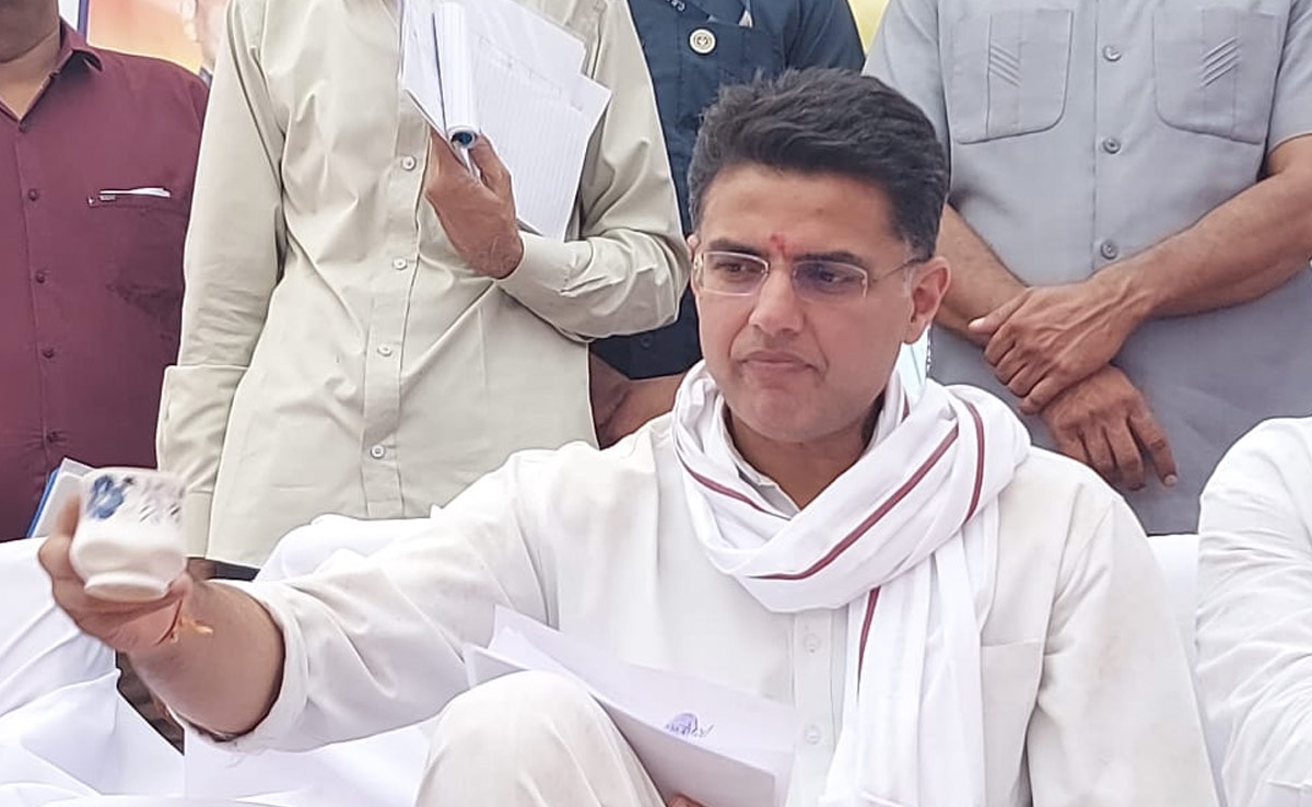टोंक में एक्टिव हुए पायलट, लगातार दूसरे दिन कई कार्यक्रमों में की शिरकत, साफा नहीं बांधने पर कही यह बात