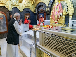 PM Modi Performs <i>Puja</i> At Shirdi Saibaba Temple During Maharashtra Visit PM Modi Performs <i>Puja</i> At Shirdi Saibaba Temple During Maharashtra Visit
