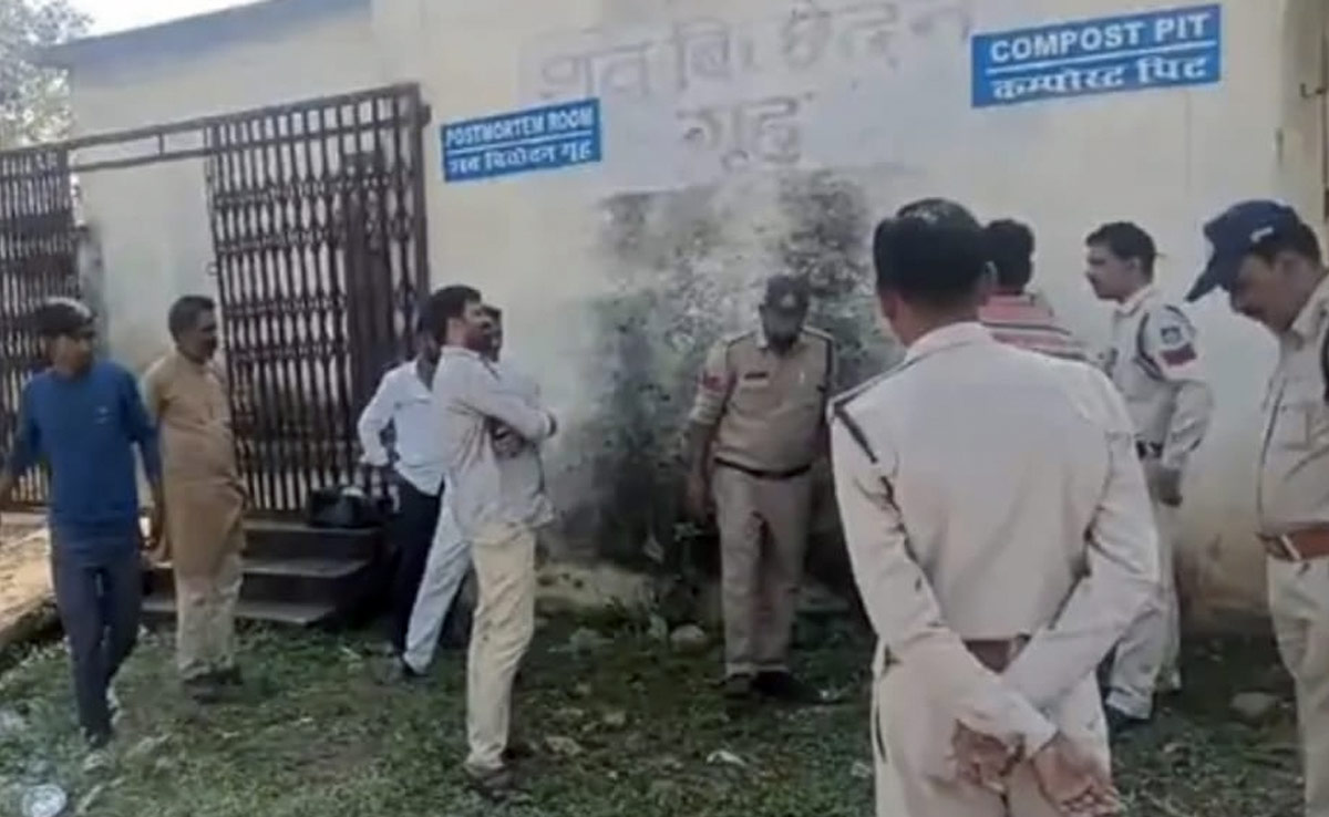 Ashoknagar: जिंदगी की परवाह किए बगैर करंट की जद में आकर तड़प रहे बेटे को बचाने गई मां, दोनों ने तोड़ा दम